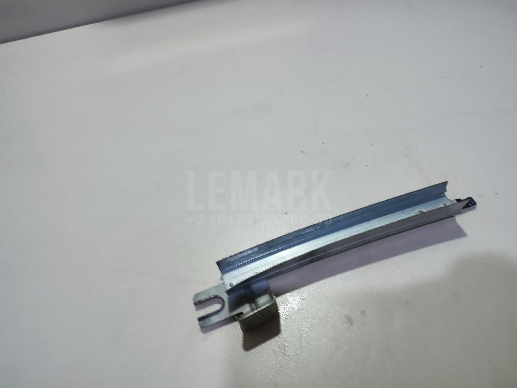 Направляющая стекла двери 82216JD000 Nissan
