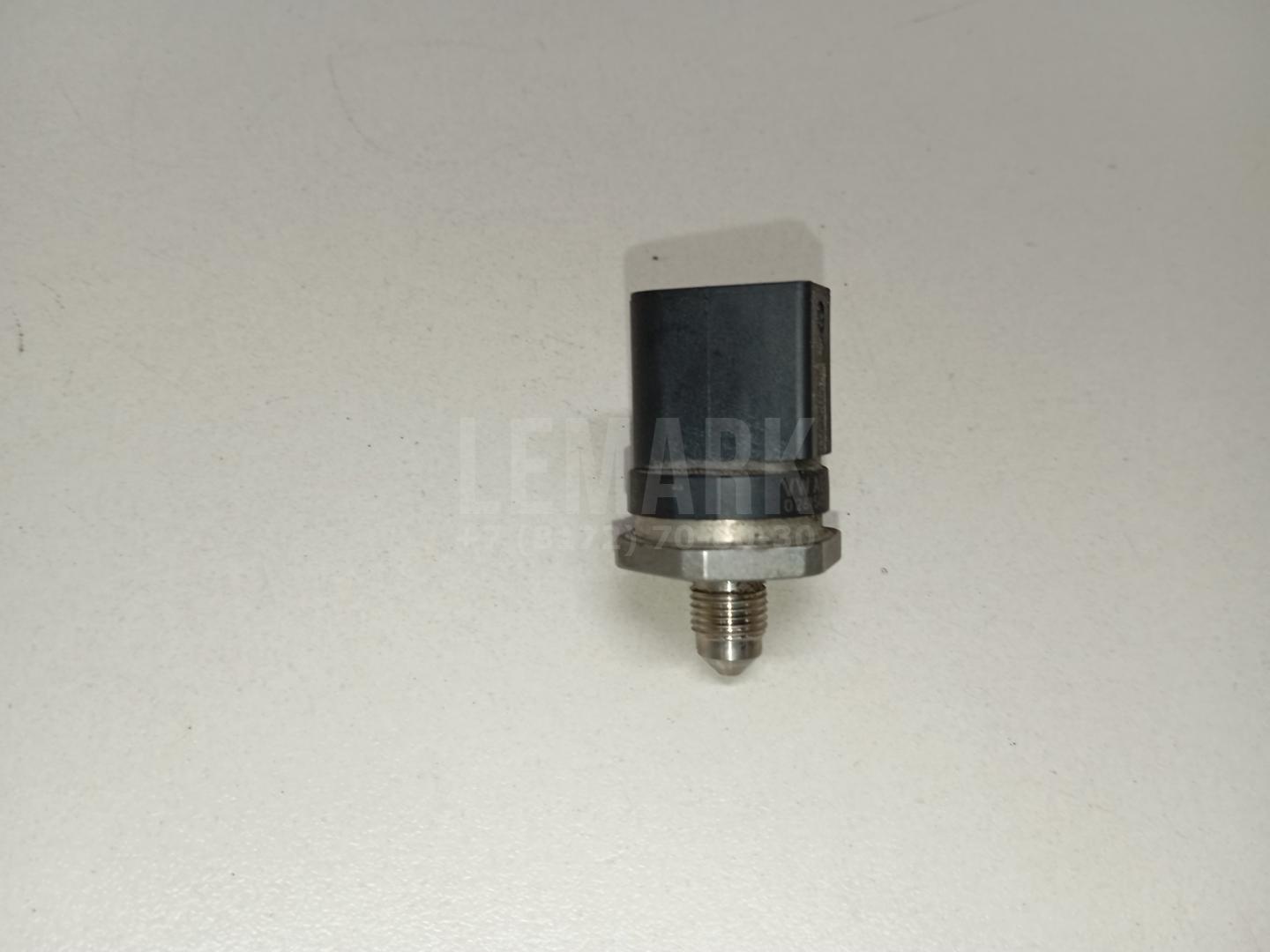 Датчик давления топлива 06J906051F VAG