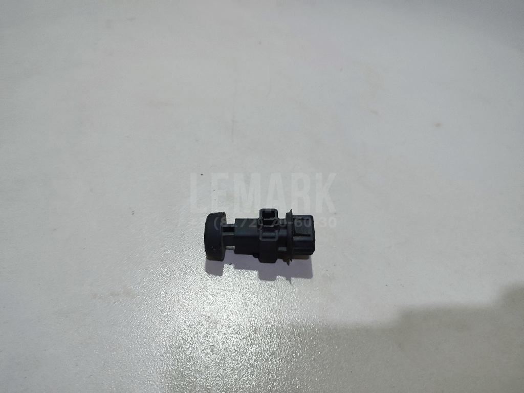 Отбойник капота 65822BR00A Nissan