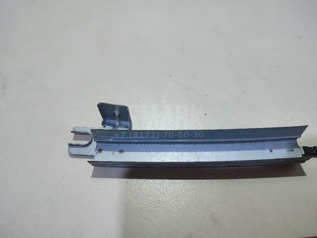 Направляющая стекла двери 82217JD000 Nissan