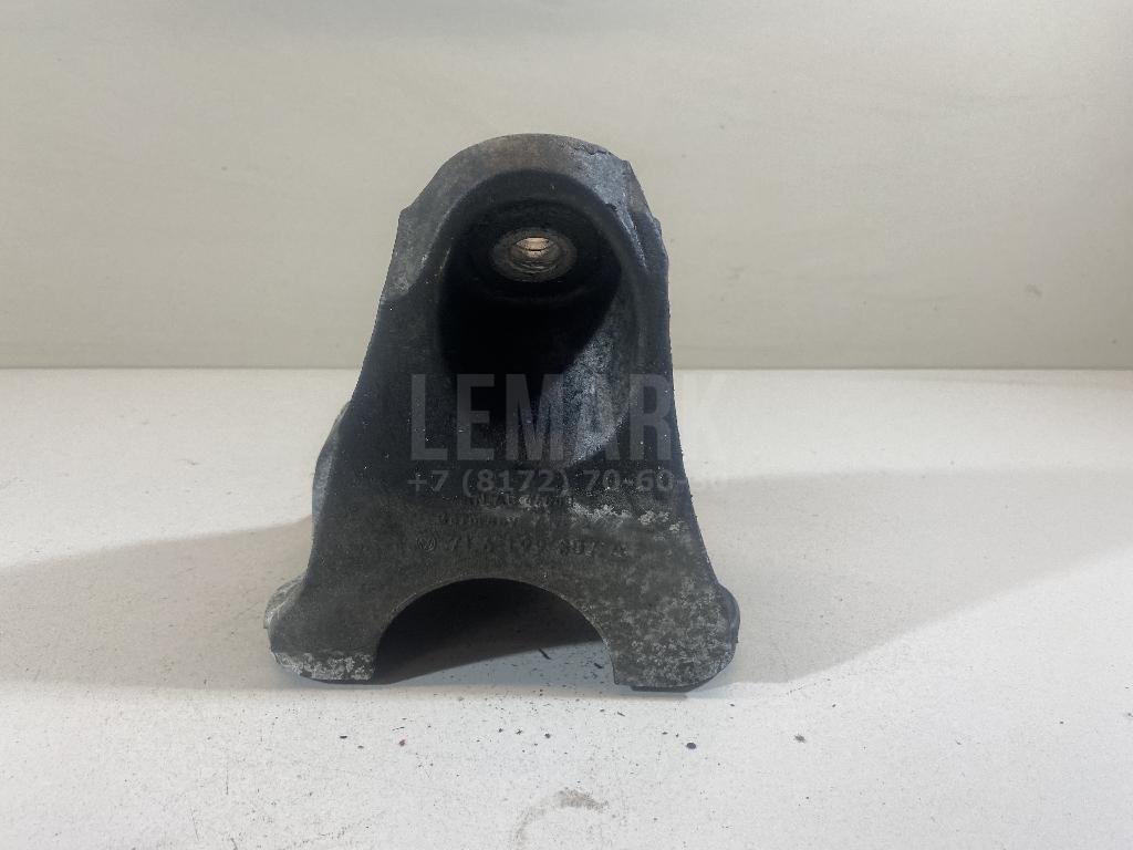 Кронштейн двигателя левый 7L6199307A VAG