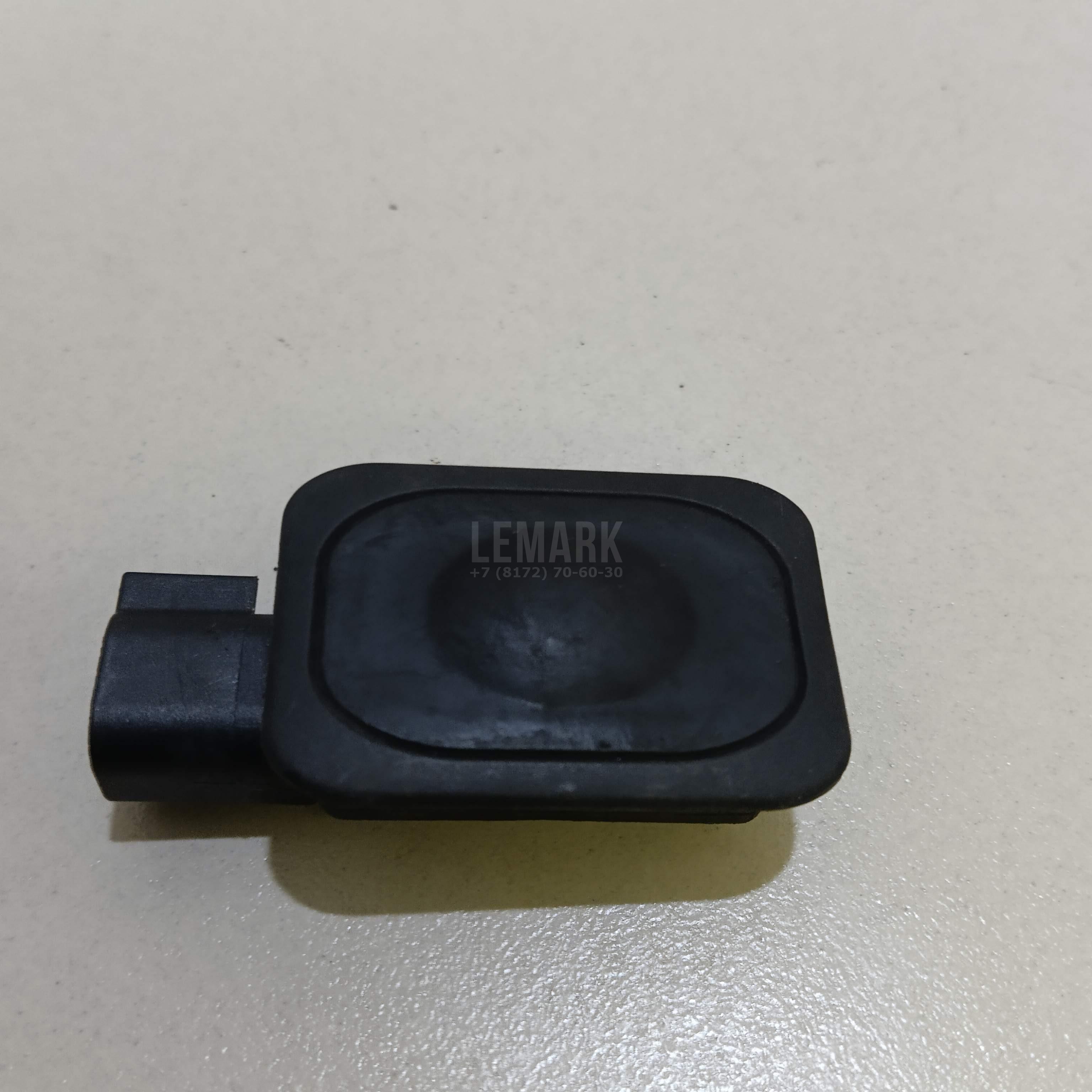 Кнопка открывания багажника LR029038 Land Rover