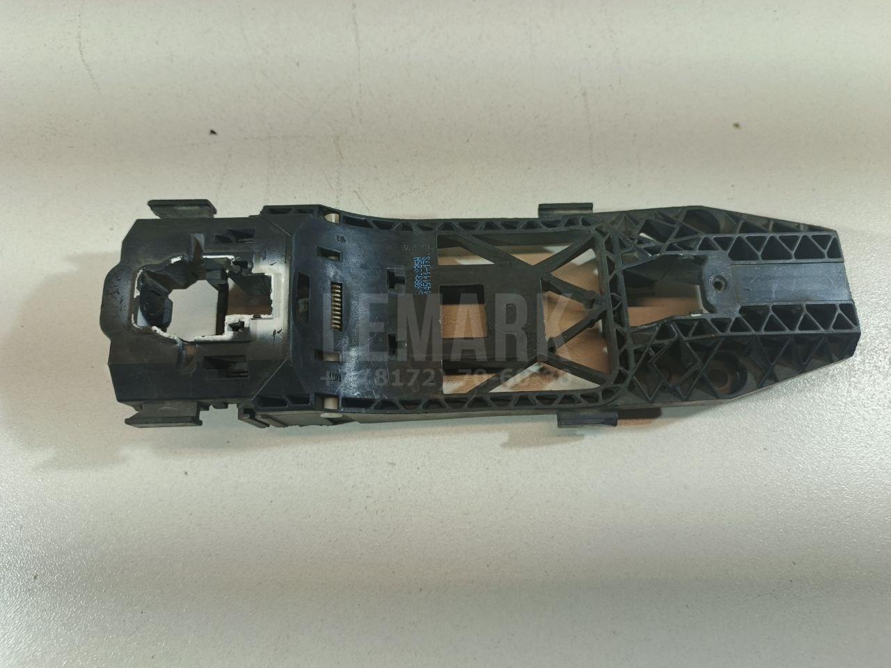 Кронштейн ручки 5N0839885H VAG