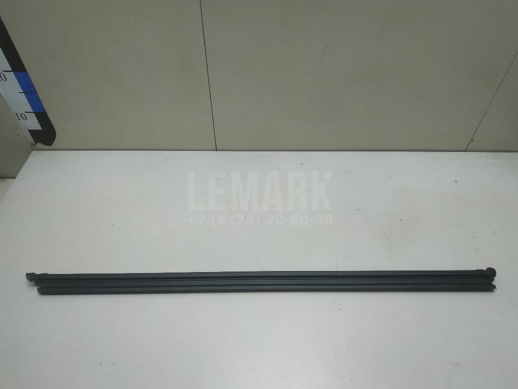 Уплотнитель двери 5G4837479B VAG