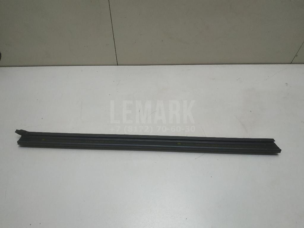 Уплотнитель стекла двери 5L0839479A VAG