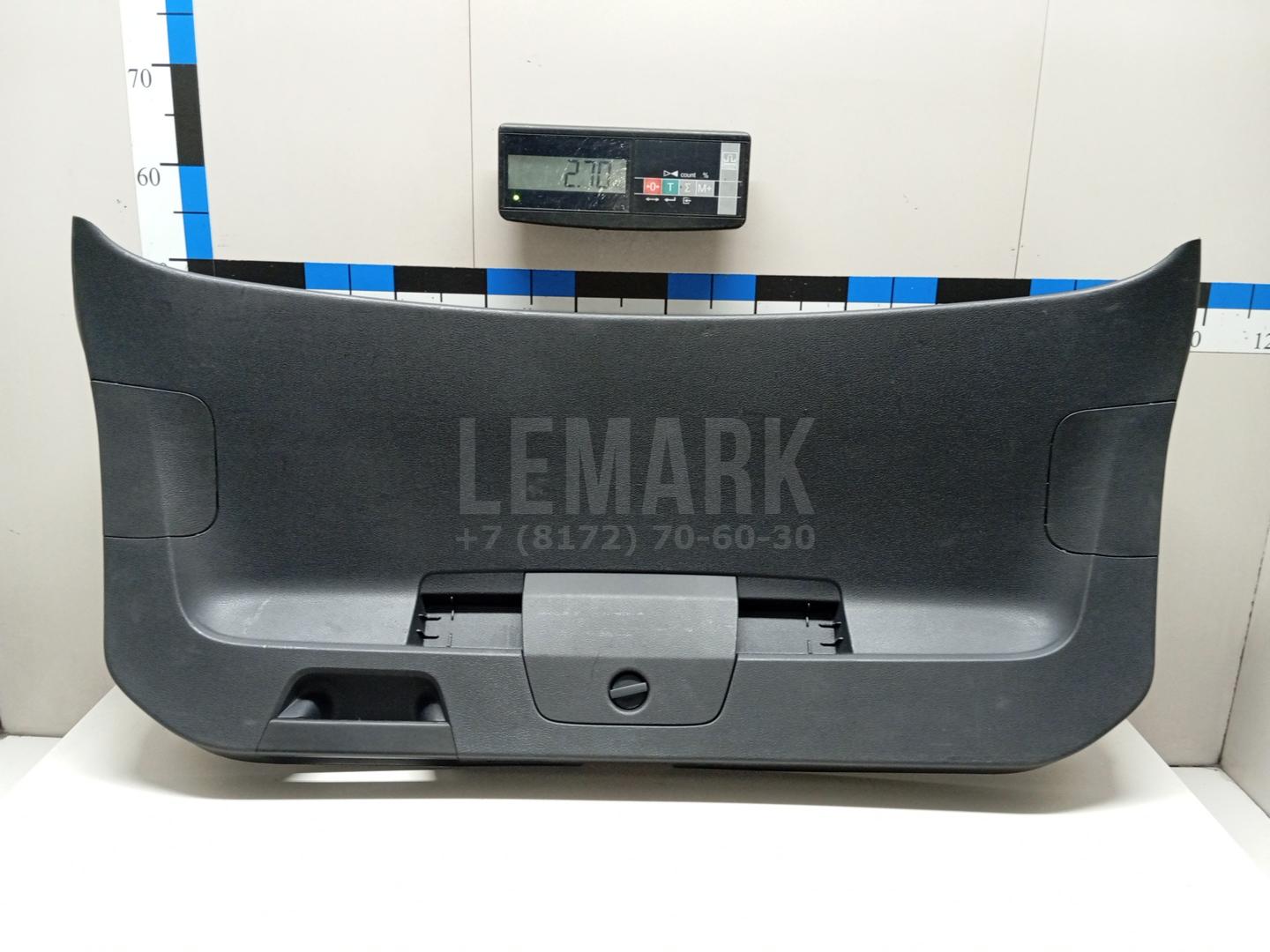 Обшивка двери багажника 3G986760582V VAG