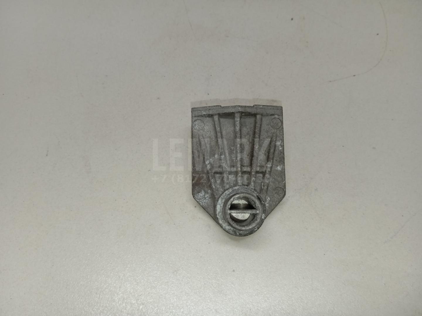 Кронштейн радиатора 95810666000 VAG
