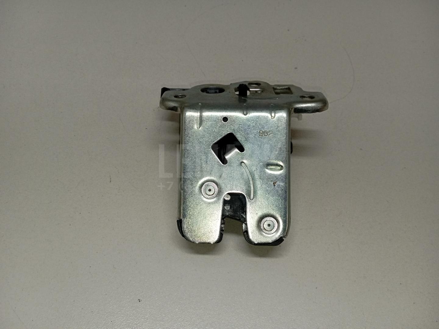 Замок багажника 8K9827505A VAG
