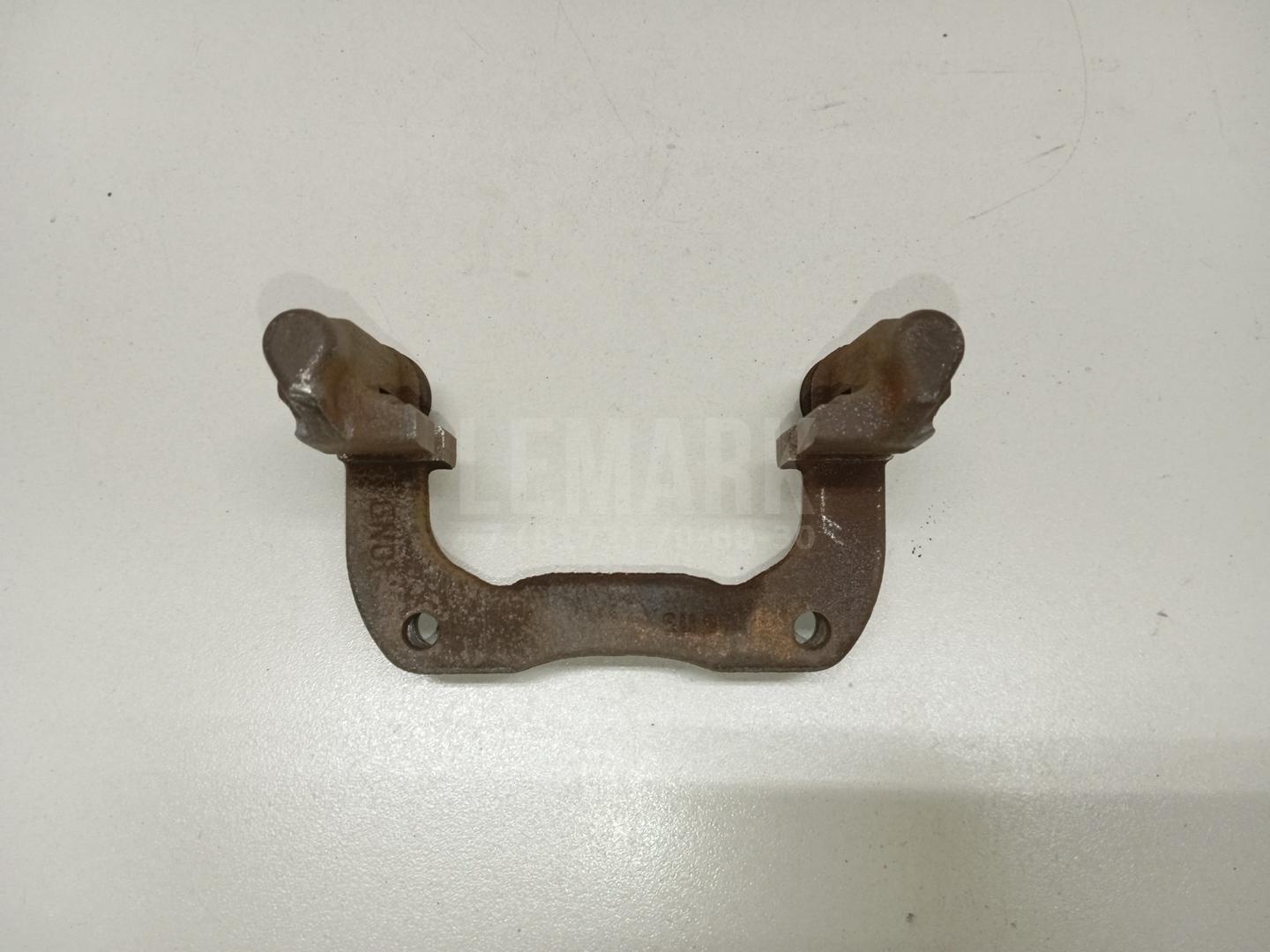 Скоба суппорта заднего правого 6R0615426B VAG