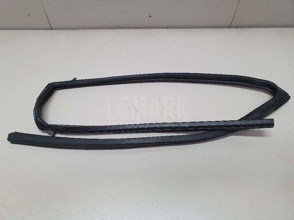 Уплотнитель стекла двери 823314EA0A Nissan