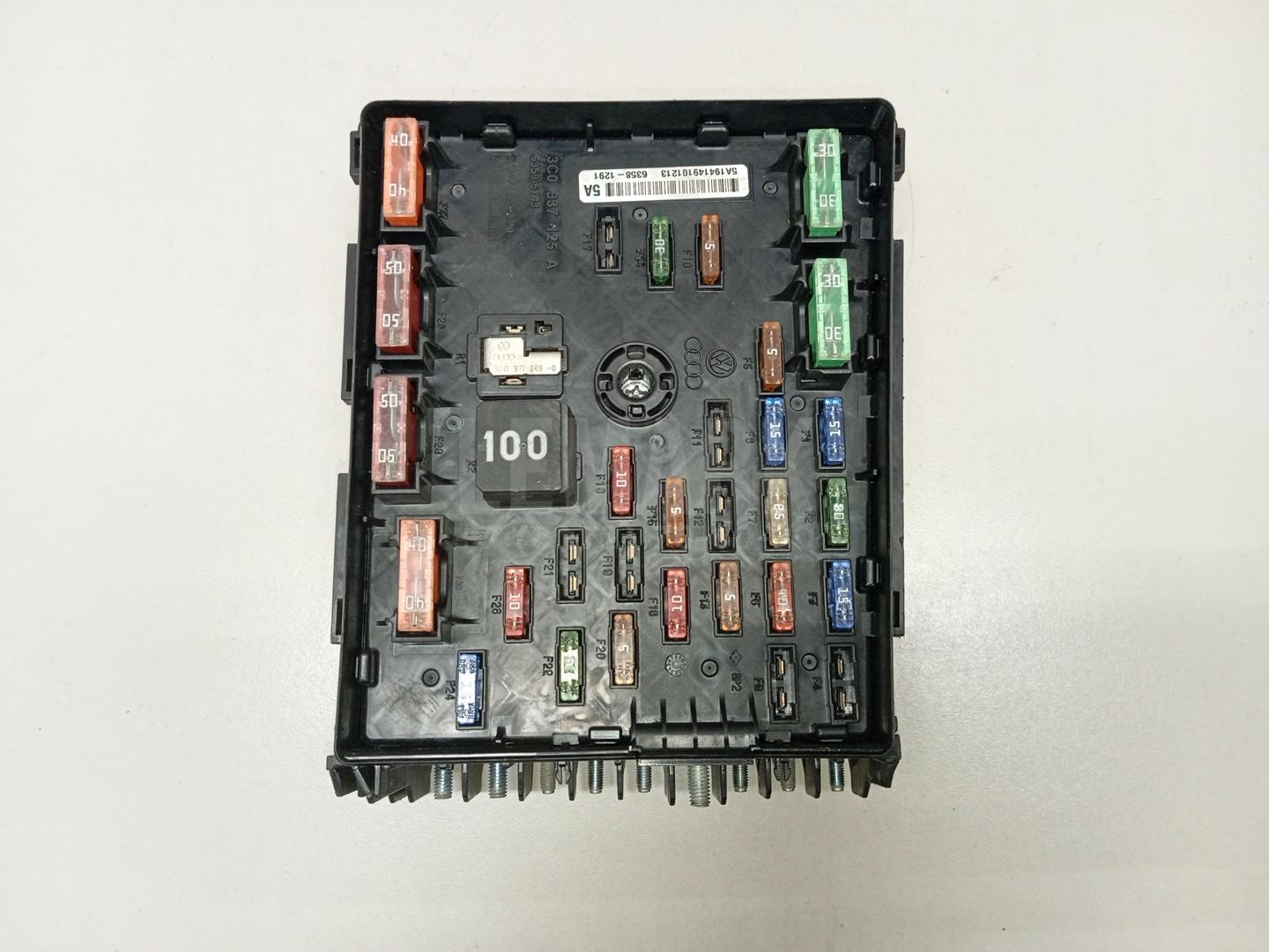 Блок предохранителей 3C0937125A VAG