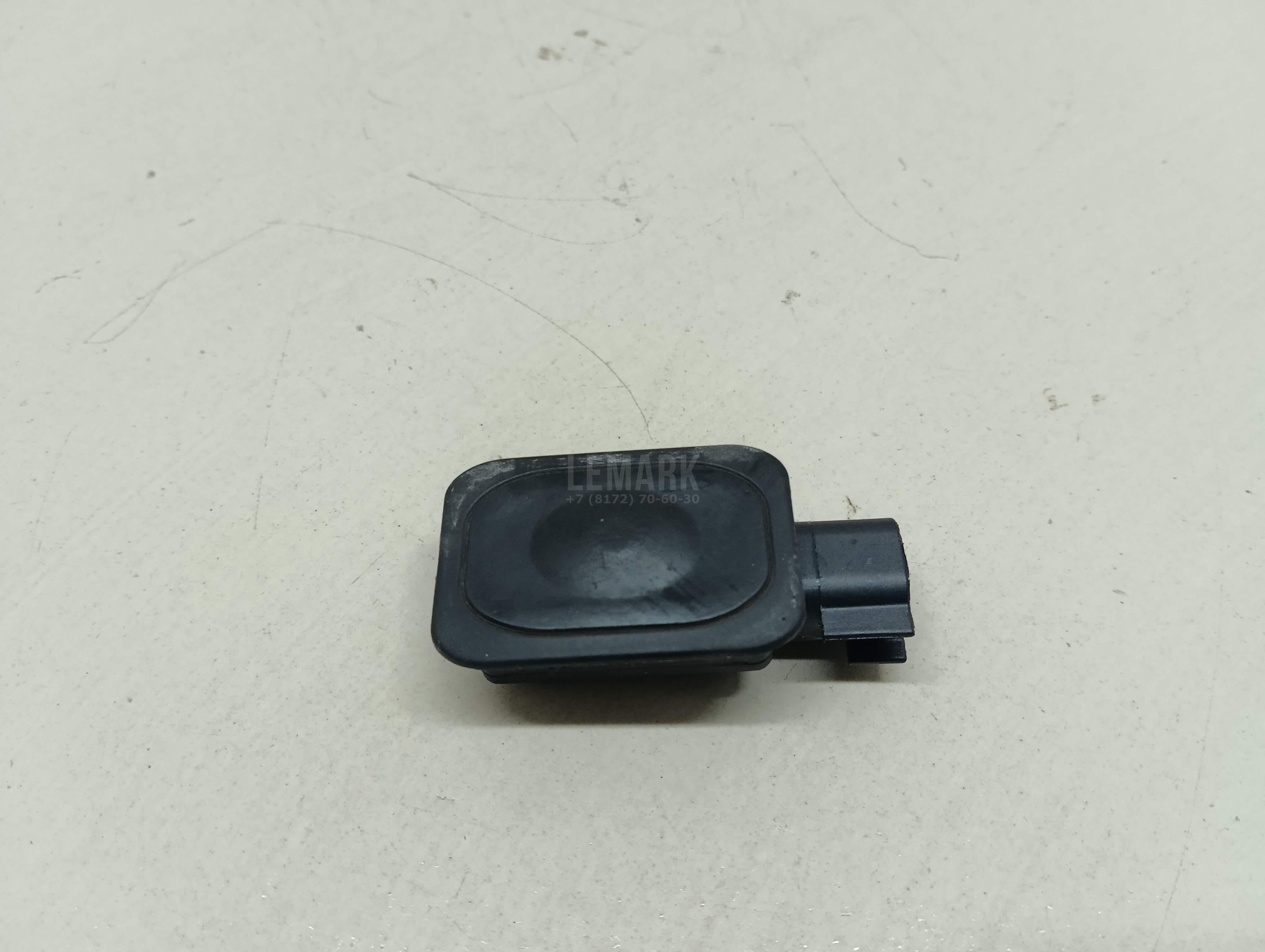 Кнопка открывания багажника LR029038 Land Rover