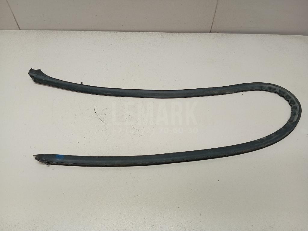 Уплотнитель двери 5G6839700C VAG