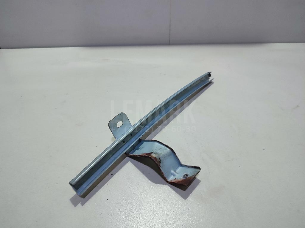 Направляющая стекла двери 80215JD000 Nissan