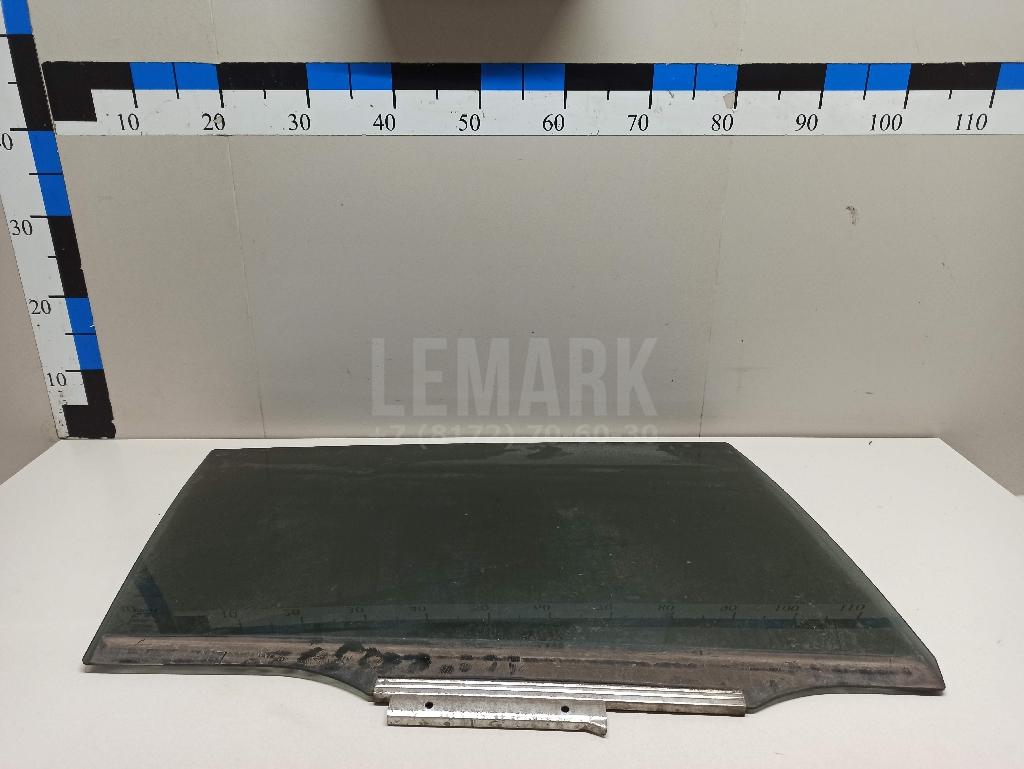 Стекло двери задней правой 681030R030 Toyota