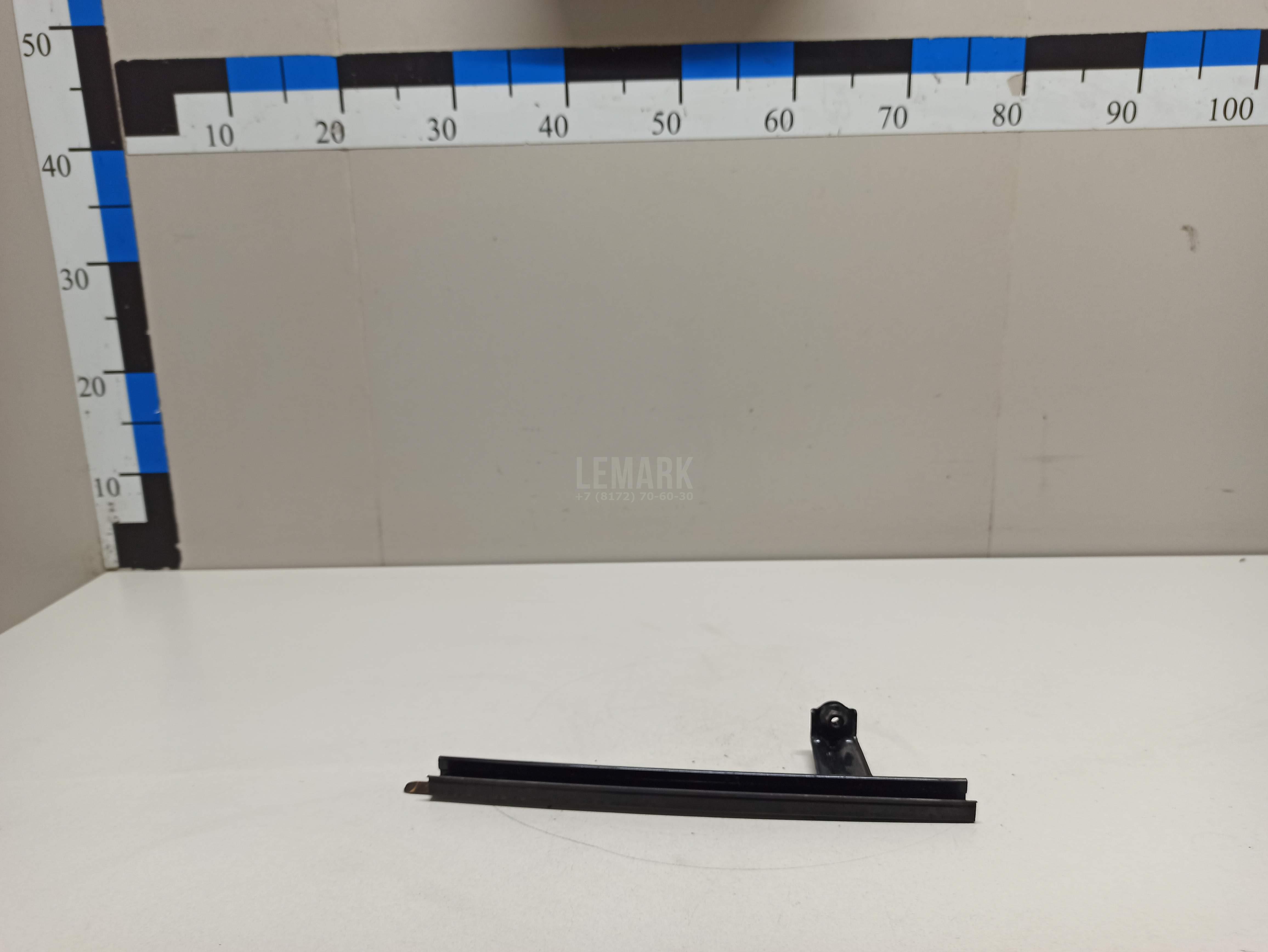 Направляющая стекла двери 674030R020 Toyota