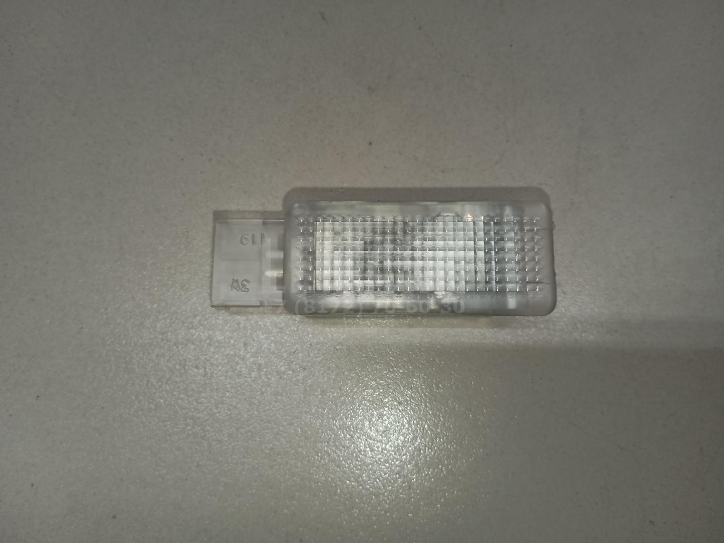 Плафон салонный 7L0947415 VAG