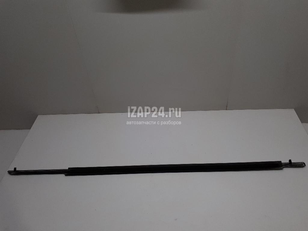 7572006080 Накладка стекла переднего левого Toyota Camry V40 (2006 - 2011)