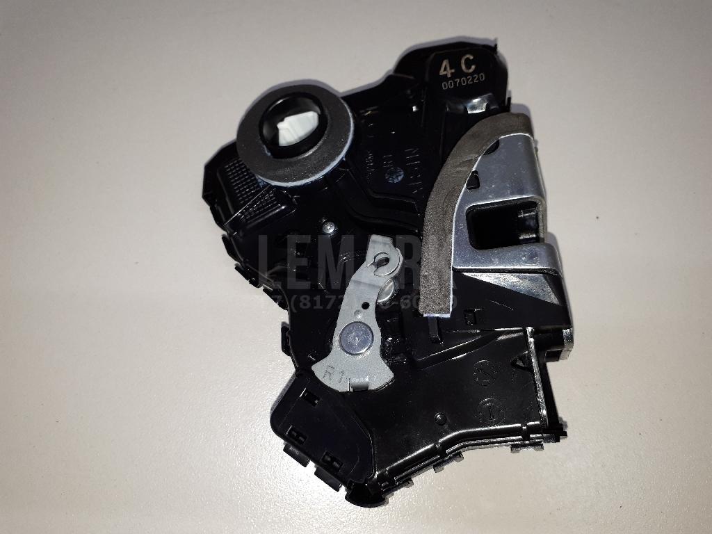 Замок двери передней правой 6903042230 Toyota