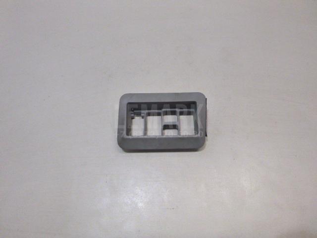 Накладка (кузов внутри) 933102B950J4 Hyundai-Kia