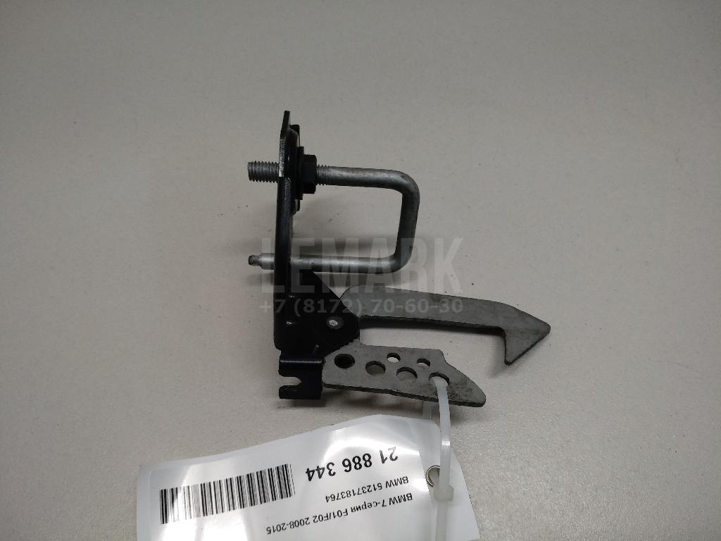 Крючок капота для  Audi A3 [8V] 2013-2020