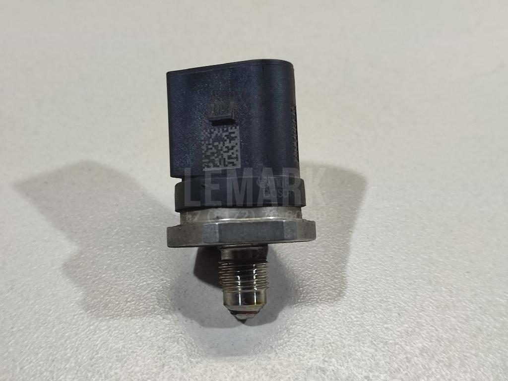 Датчик давления топлива 06J906051F VAG