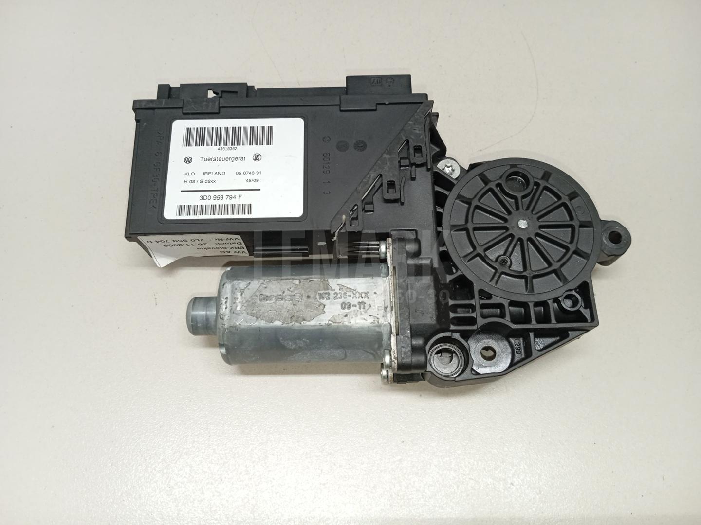 Моторчик стеклоподъемника 7L0959704DVIN VAG