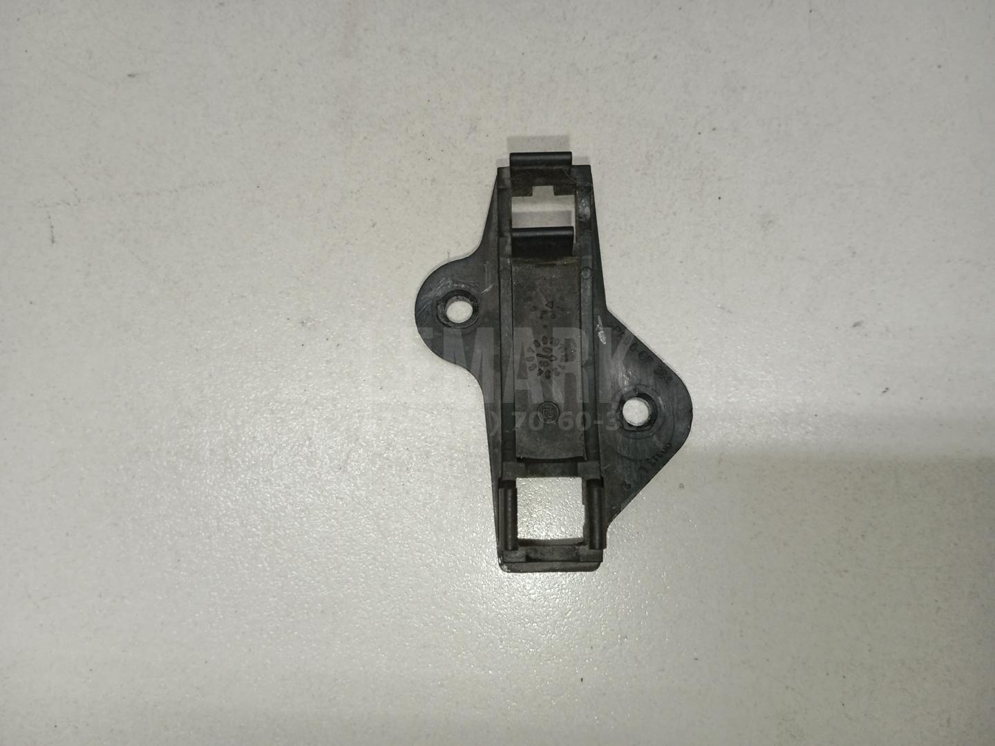 Кронштейн радиатора 7L0498849 VAG