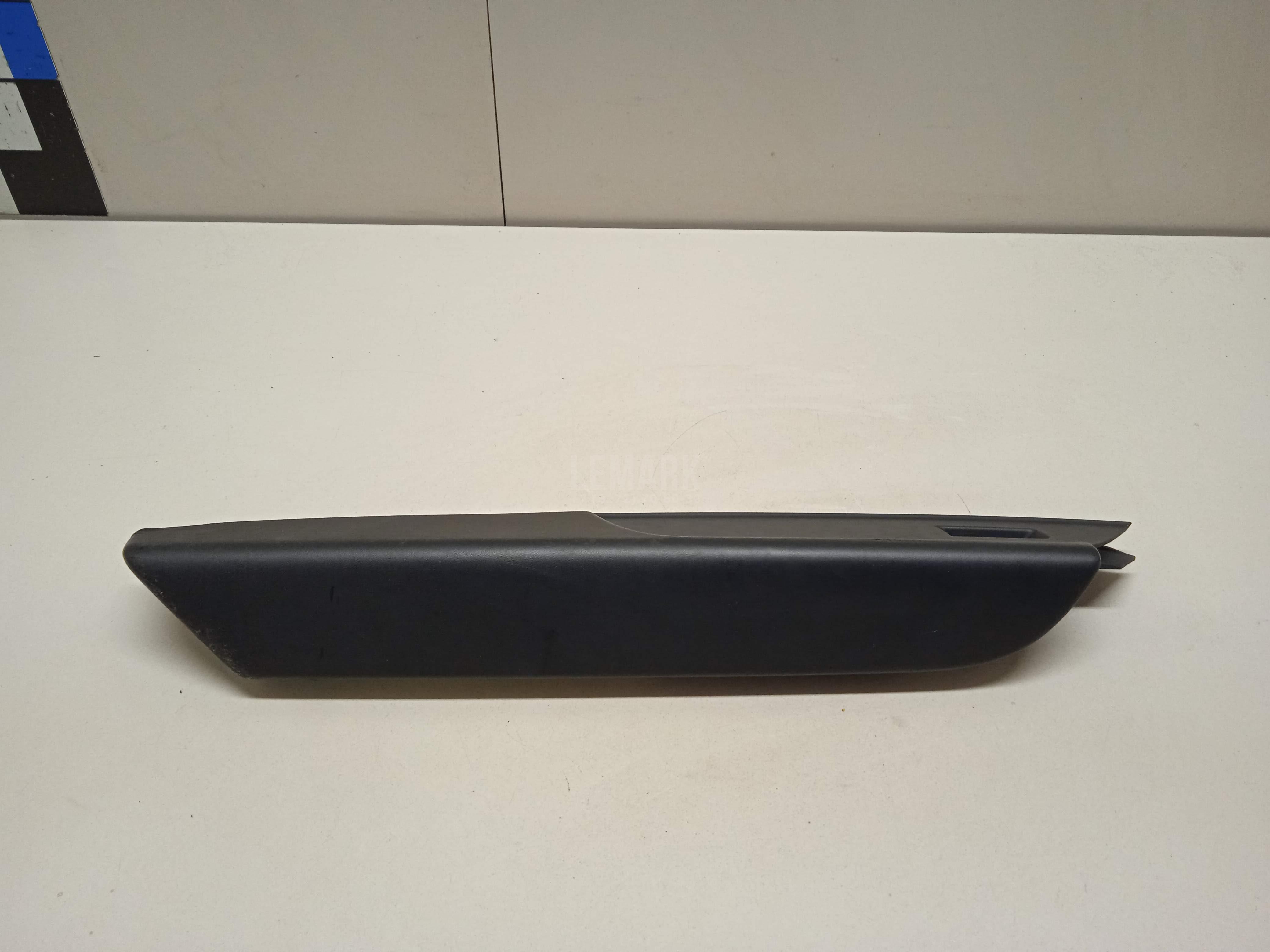 Подлокотник 7P6868139EE74 VAG