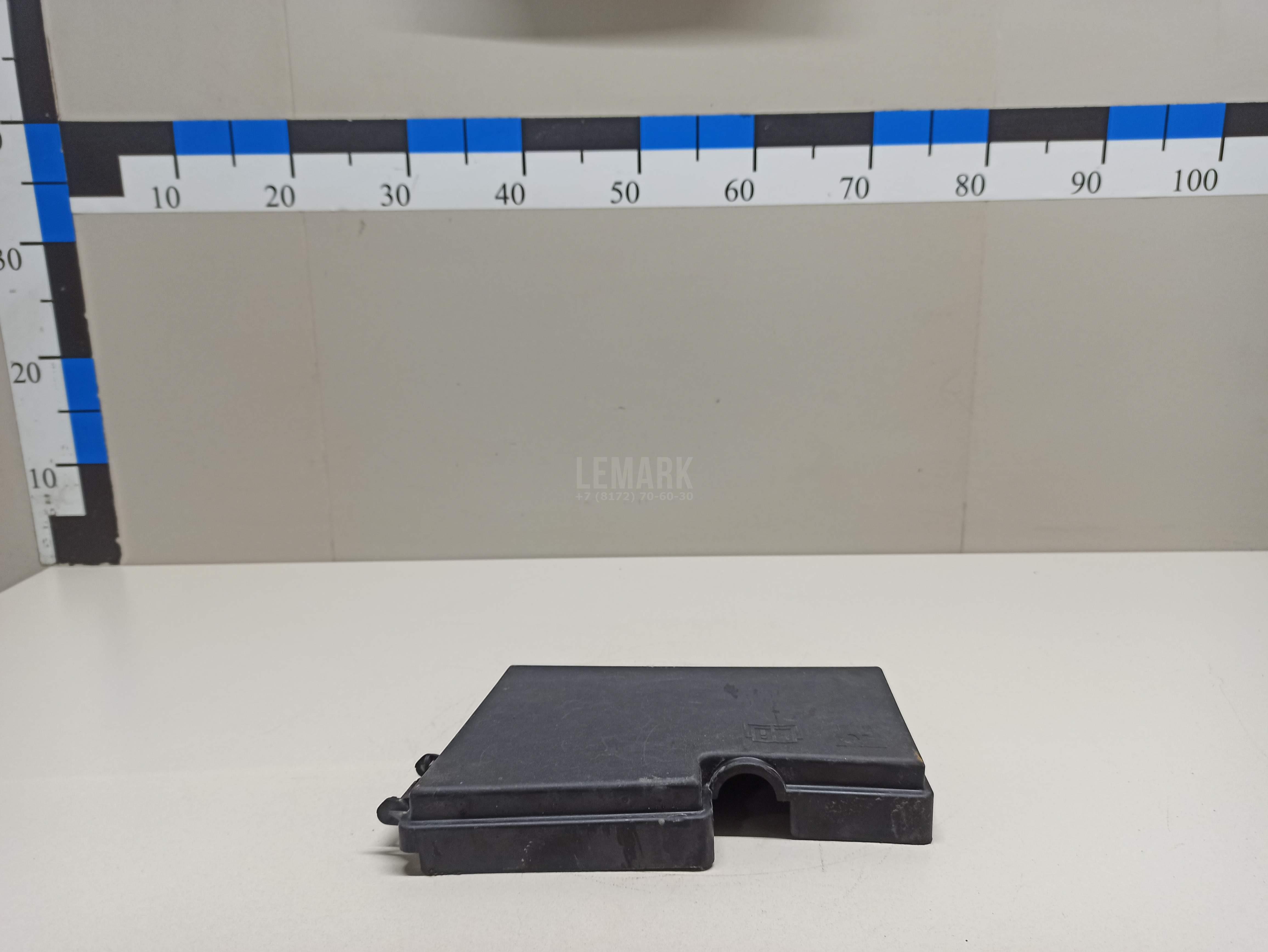 Крышка блока предохранителей 1686032 Ford