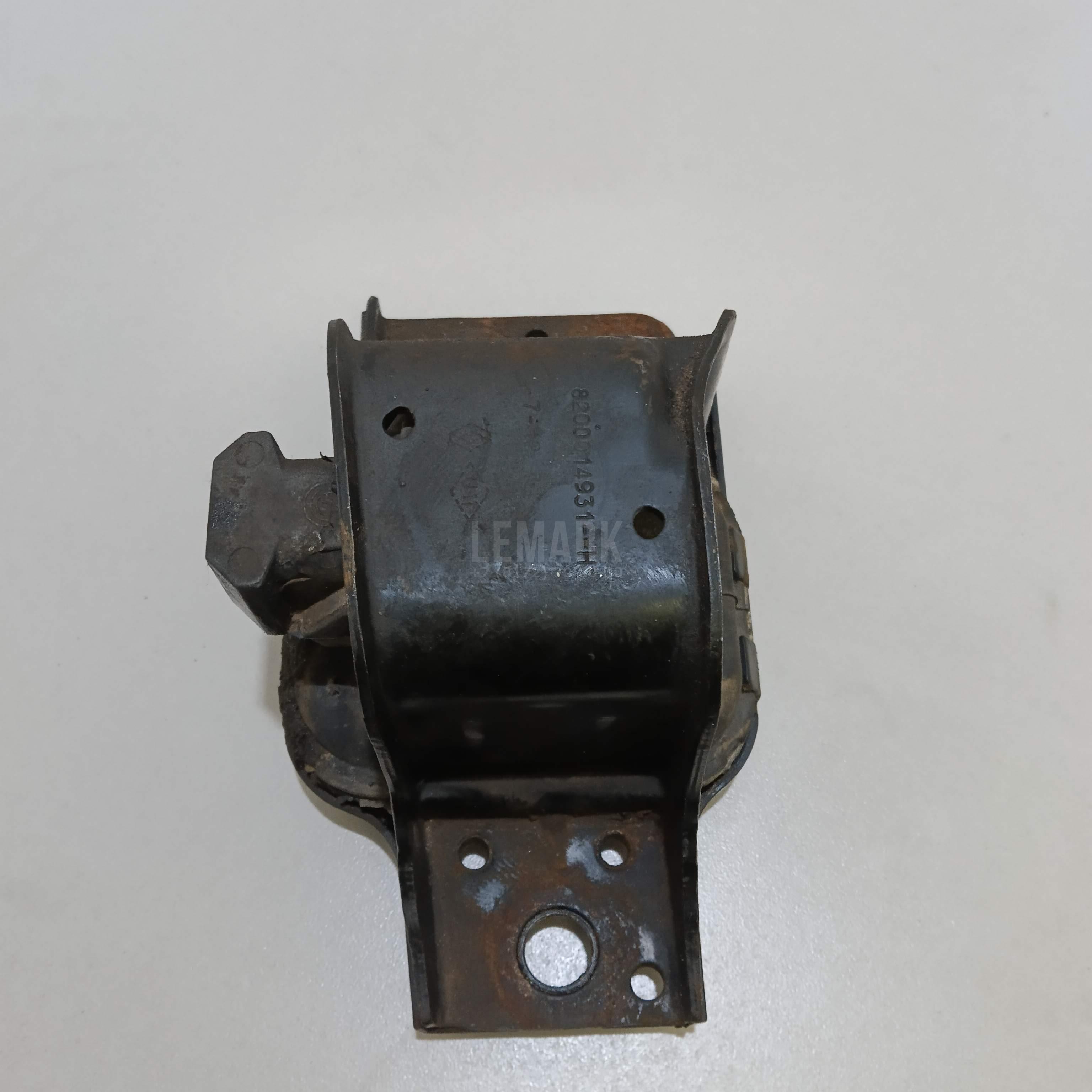 Опора двигателя правая 8200904700 Renault