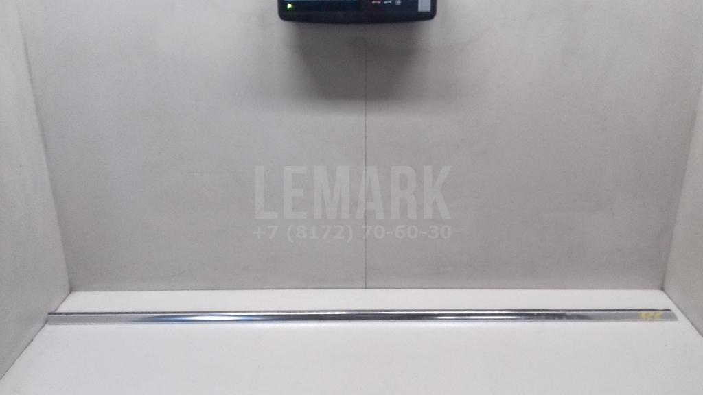 Накладка стекла переднего правого 3T0837476A VAG