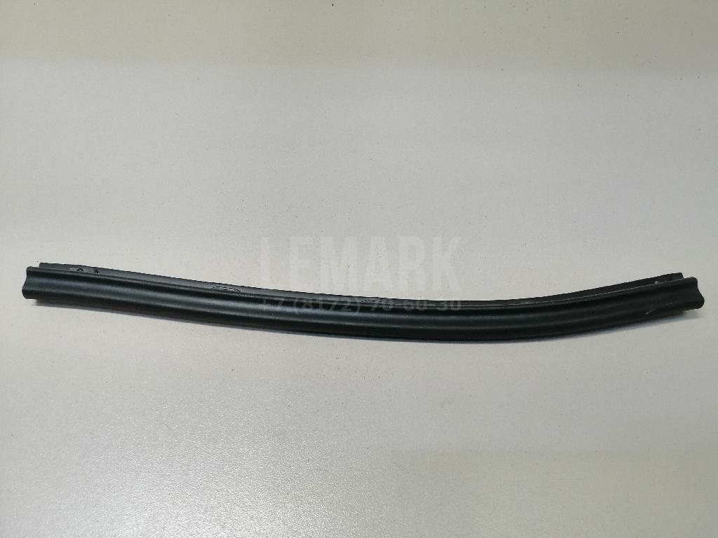 Уплотнитель капота 1T0823708C VAG