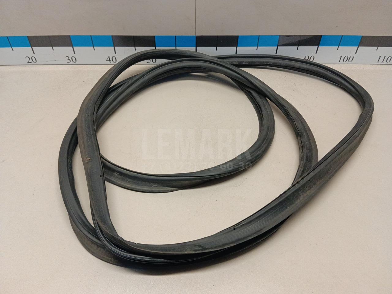 Уплотнитель багажника 5JA827705G VAG