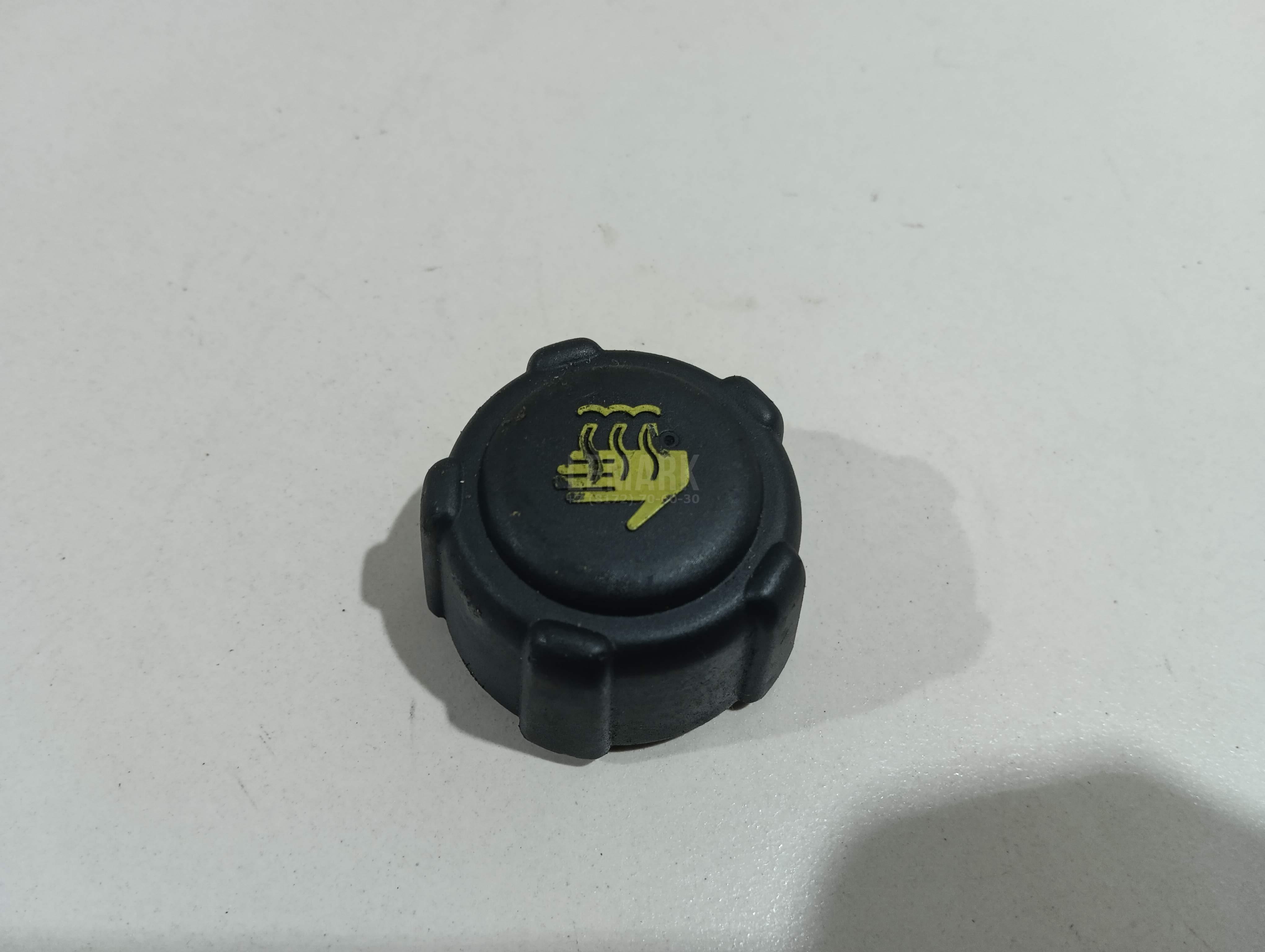 Крышка расширительного бачка 8200048024 Renault