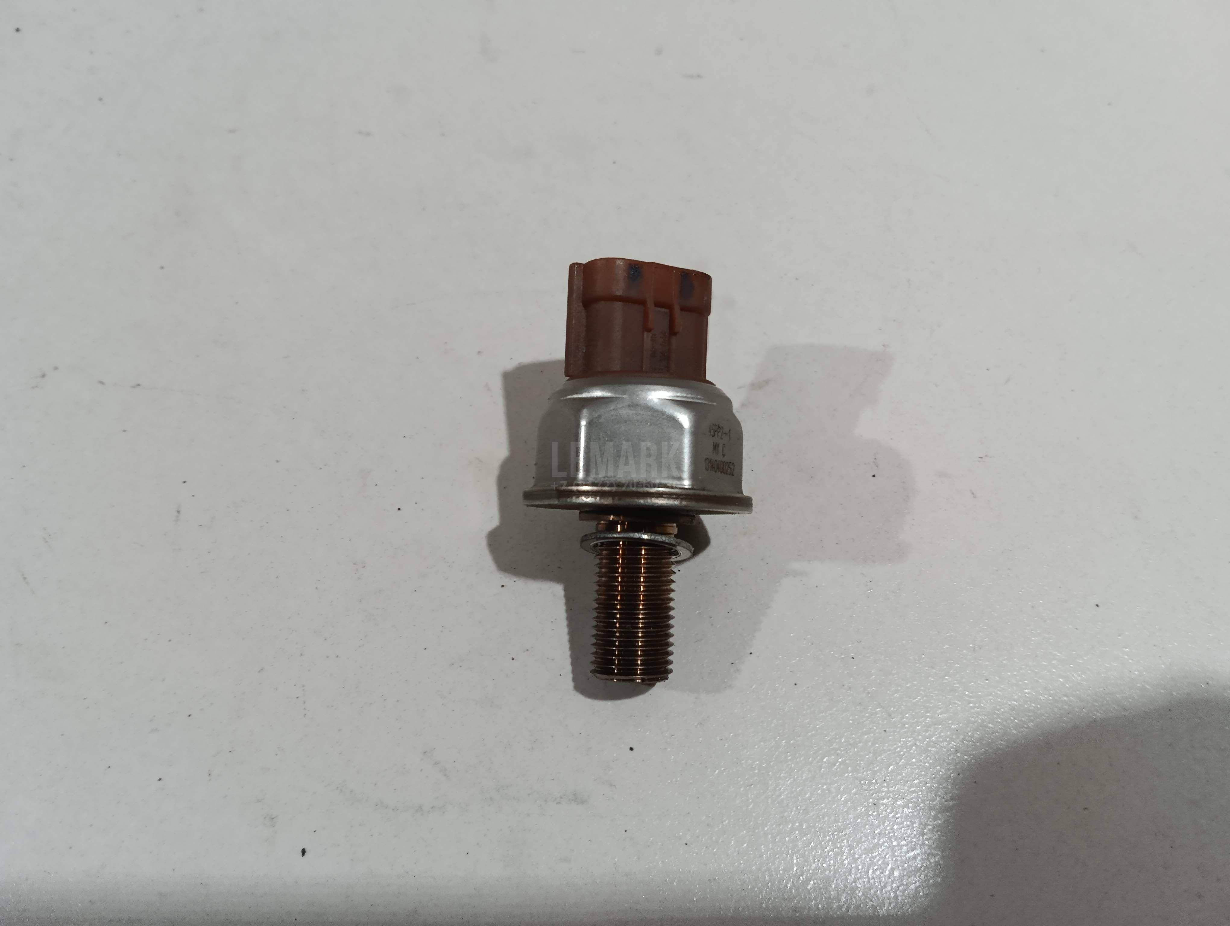 Датчик давления топлива 166381LA0A Nissan