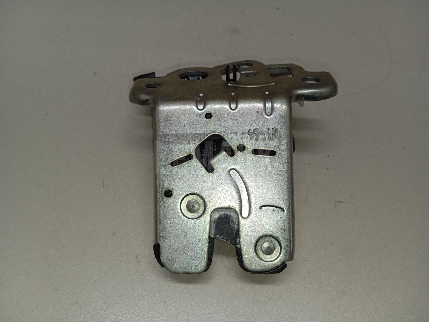 Замок багажника 8R0827505 VAG
