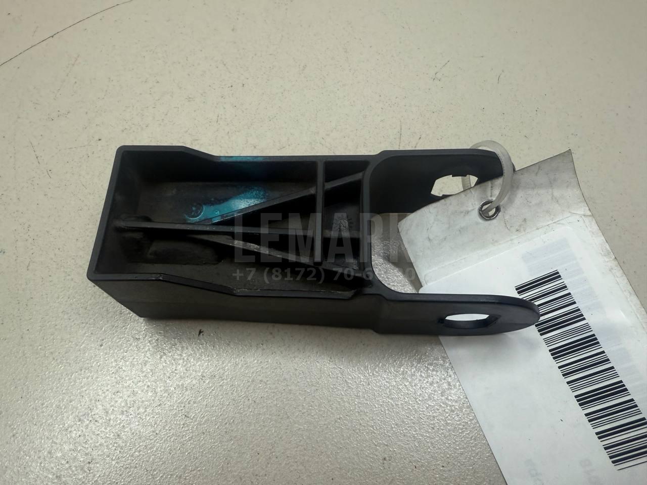 Кронштейн радиатора 7P0121079B VAG