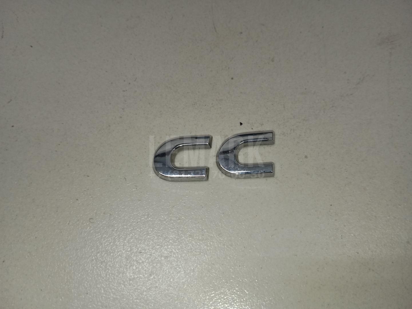Эмблема на крышку багажника 3C8853687B739 VAG