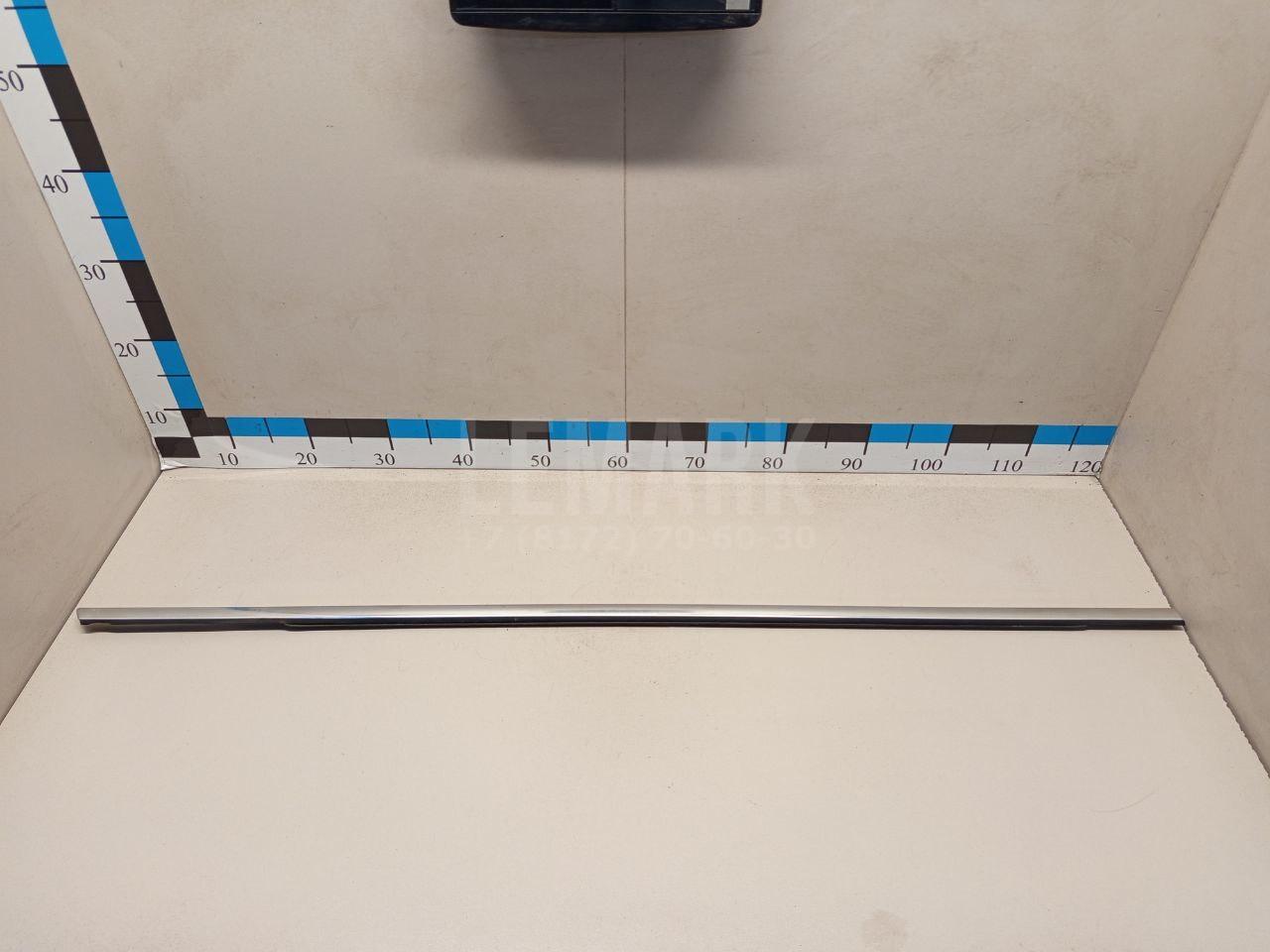 Накладка стекла переднего правого 3T0837476A VAG