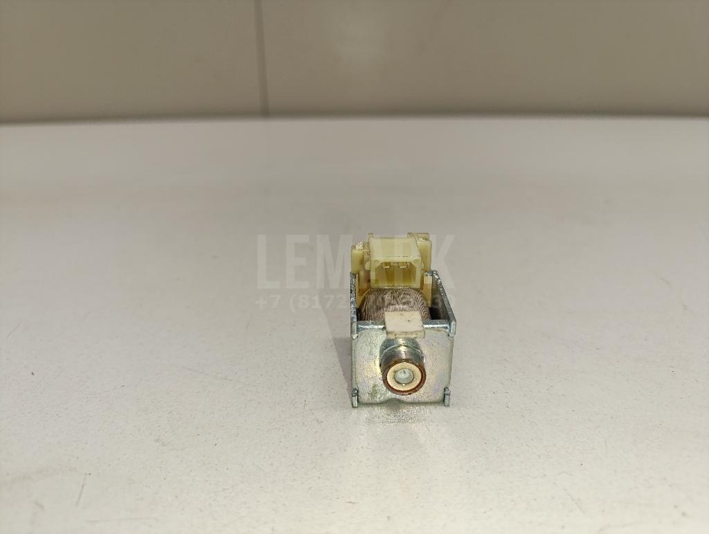 Магнит 8E0927353A VAG
