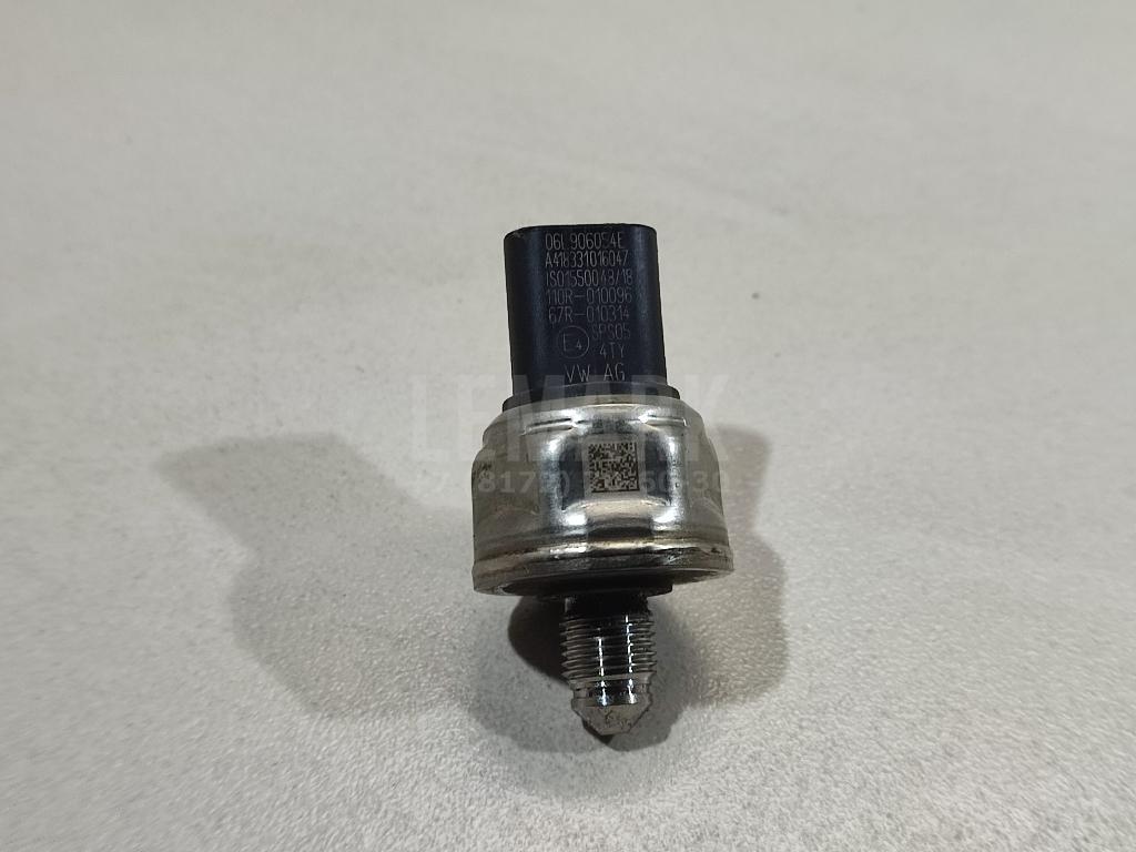 Датчик давления топлива 06L906054E VAG