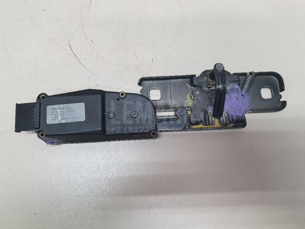 Ответная часть замка багажника 4F9827383E VAG