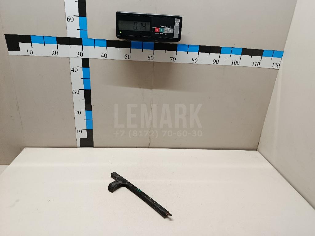 Направляющая стекла двери 674040R020 Toyota