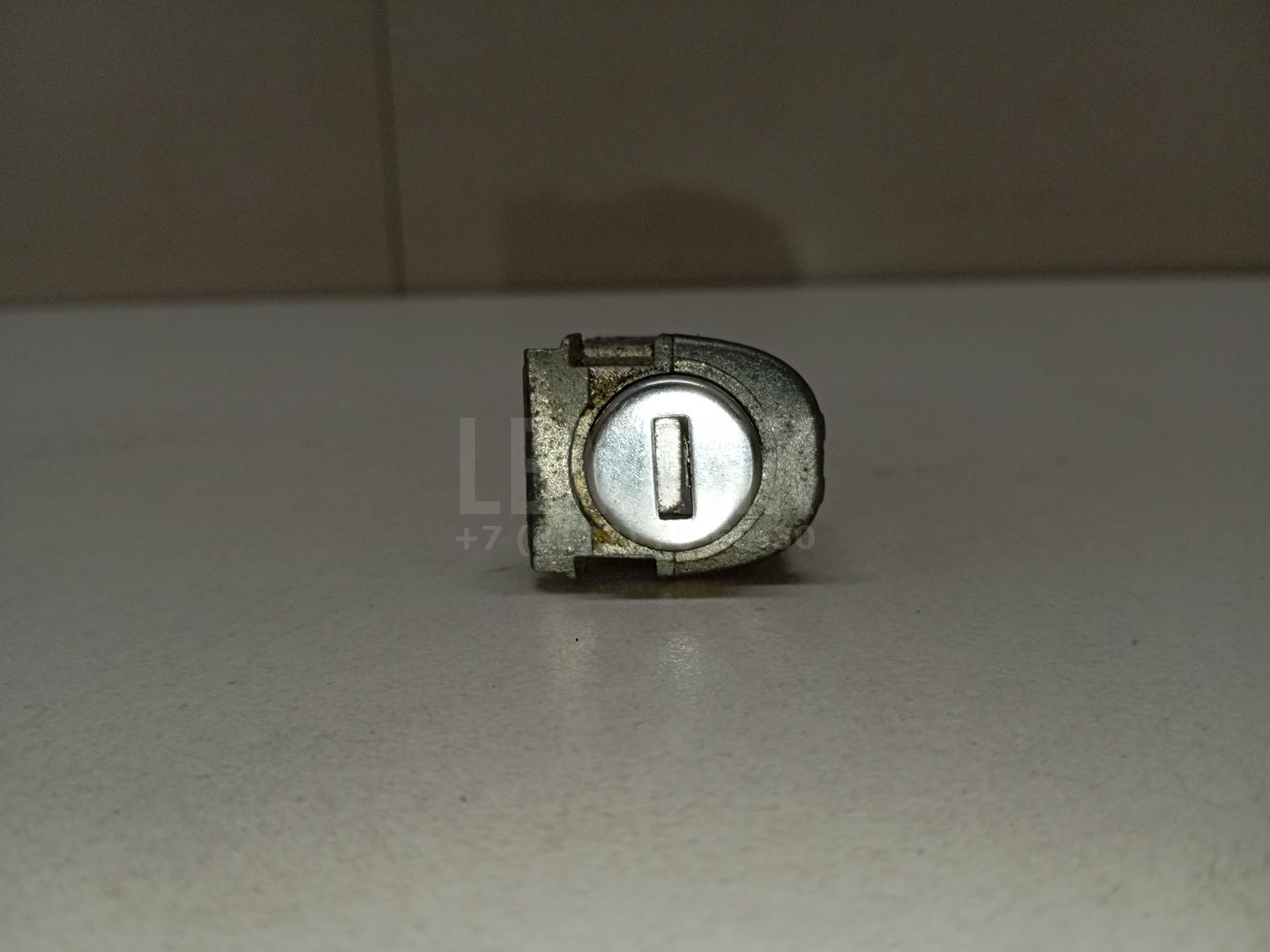 Вставка замка двери лев. 5C6837167 VAG