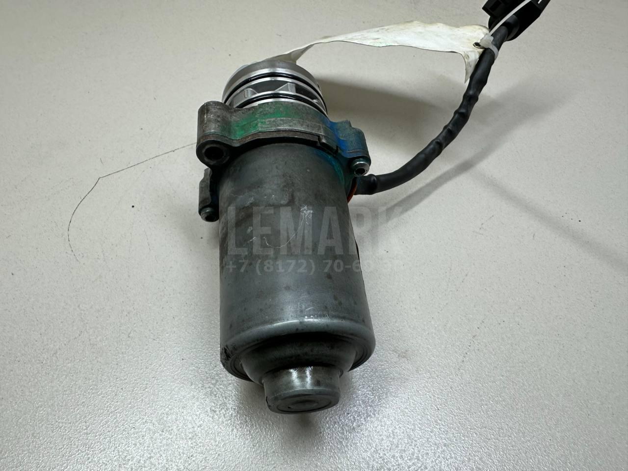 Насос масляный муфты включения заднего моста LR051321 Land Rover