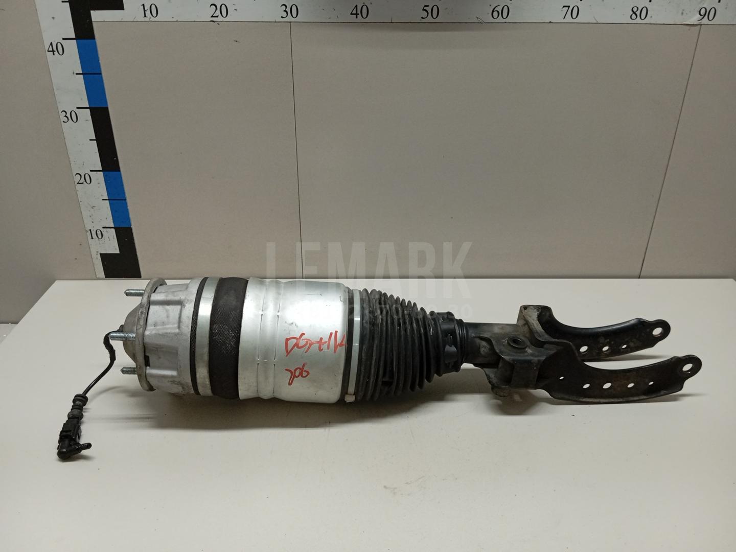 Амортизатор передний правый 7P6616040K VAG