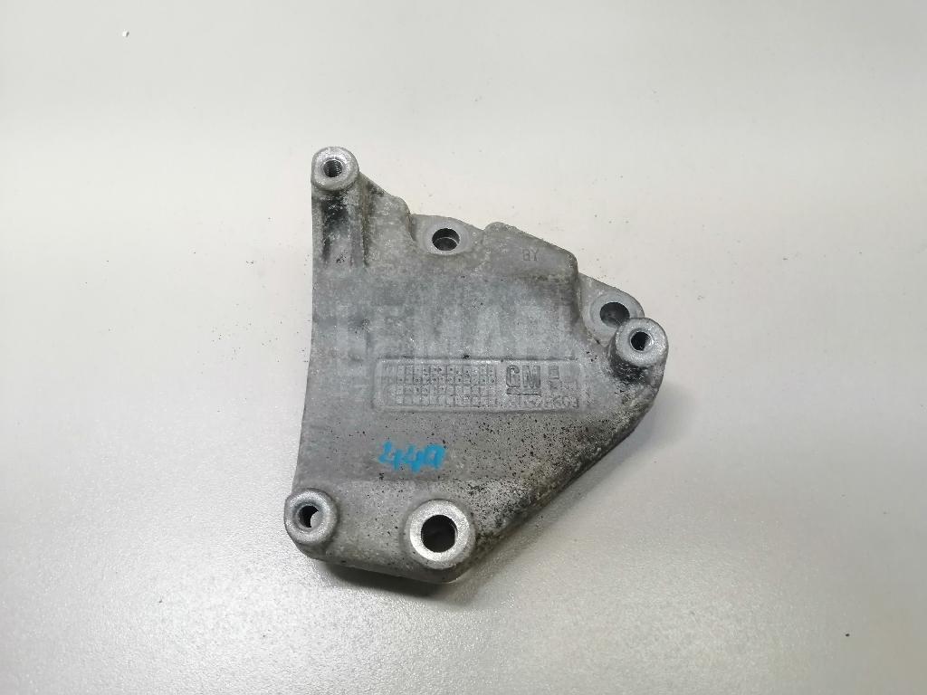 Кронштейн кондиционера 90529603 GM