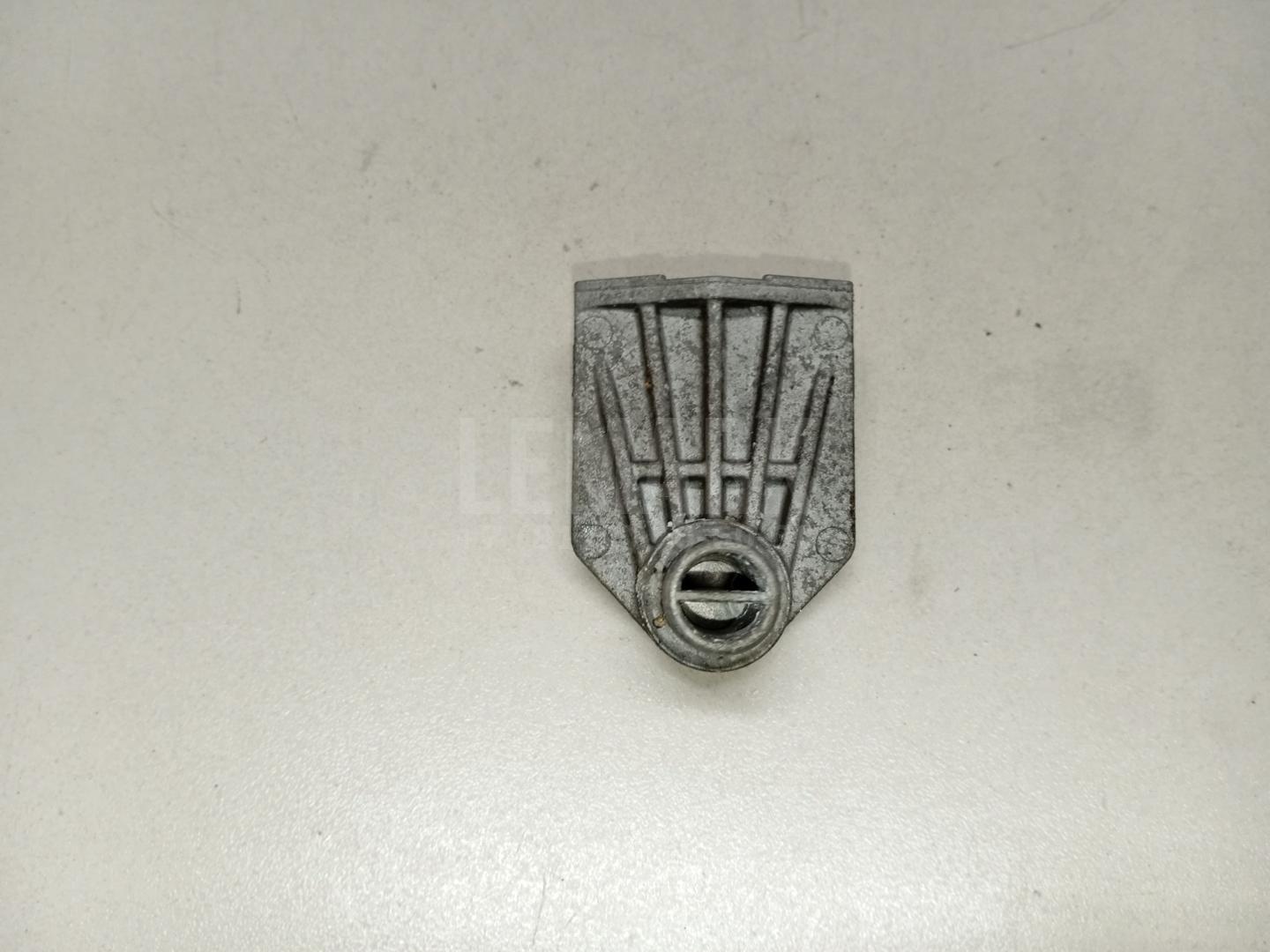 Кронштейн радиатора 7P0121079 VAG