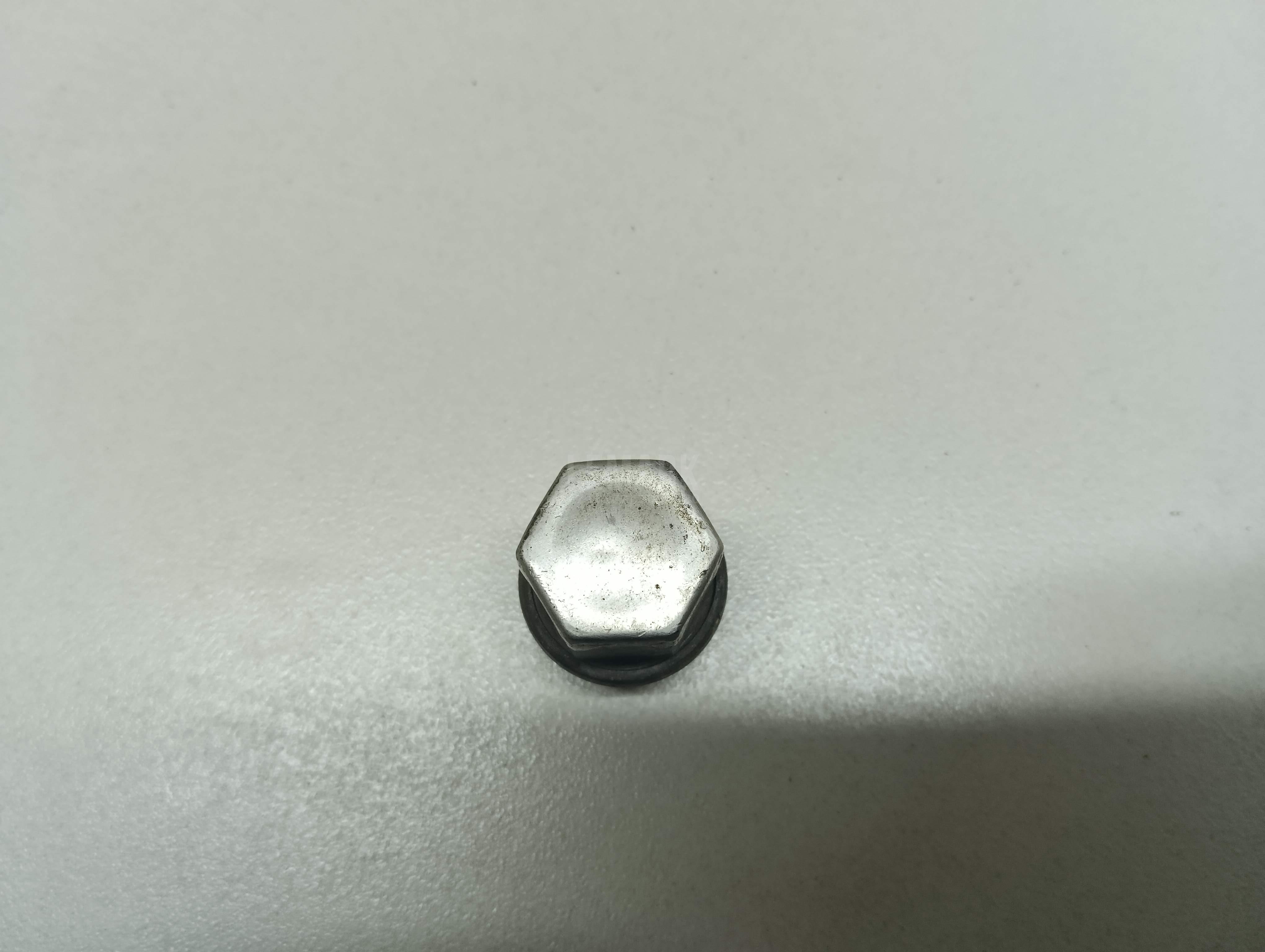 Гайка колеса LR001381 Land Rover